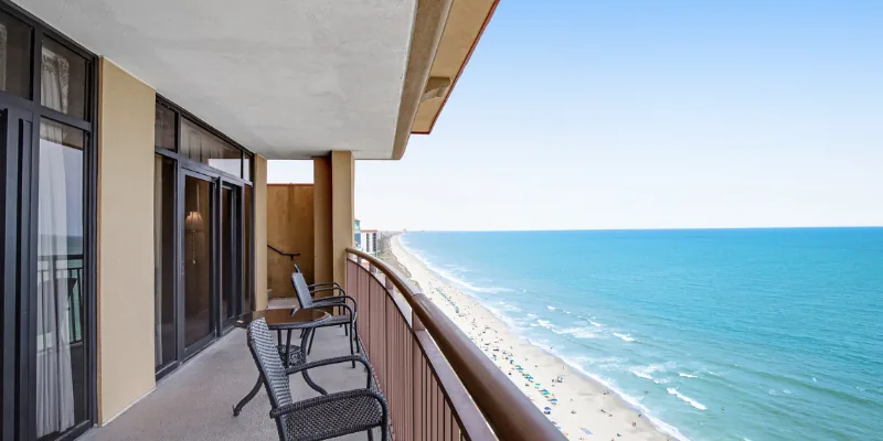 A balcony with a view of the ocean